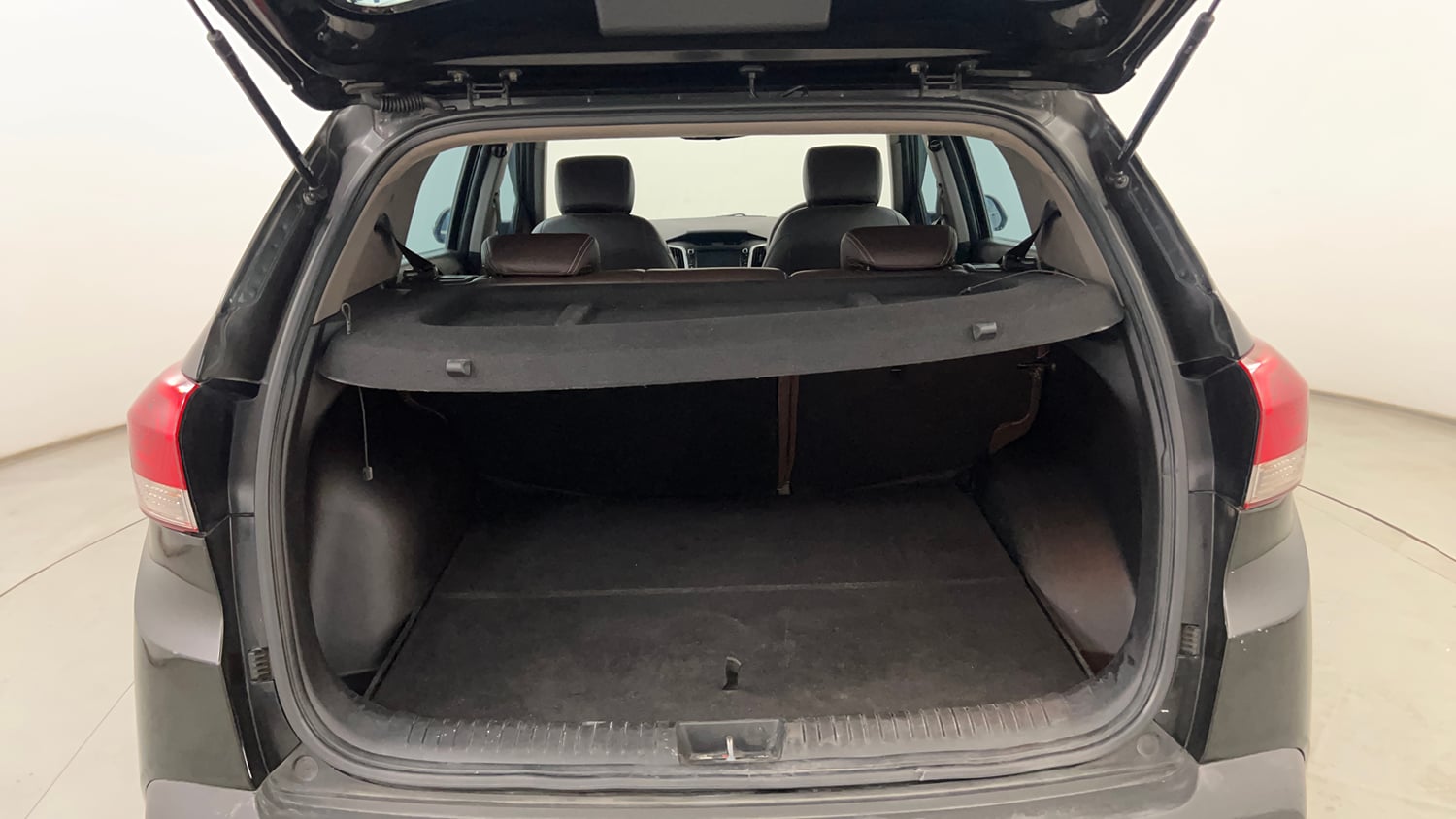 Used 2018 Hyundai Creta SX 1.6 AT CRDi Diesel Automatic interior DICKY INSIDE VIEW