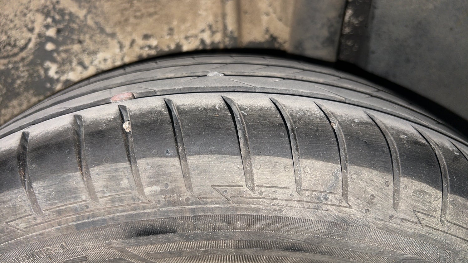 Used 2017 Maruti Suzuki Ignis Zeta 1.2 AMT Petrol Automatic tyres LEFT REAR TYRE TREAD VIEW