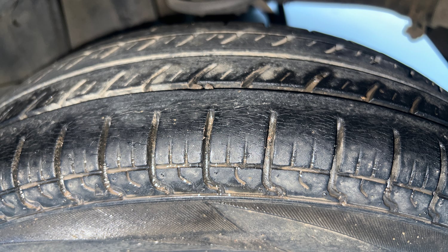 Used 2014 Maruti Suzuki Alto 800 Lxi Petrol Manual tyres LEFT REAR TYRE TREAD VIEW