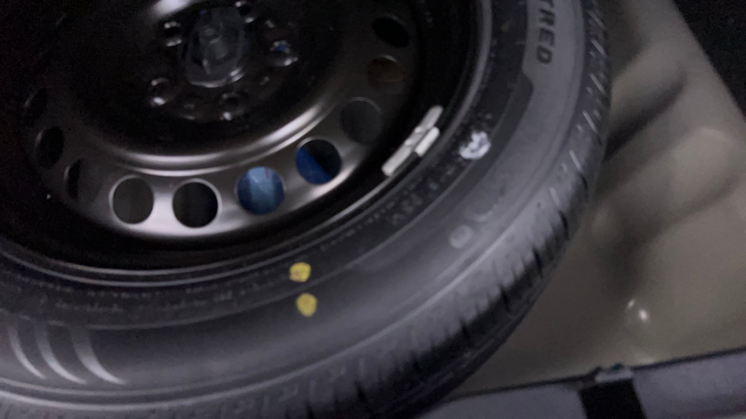 Used 2023 Maruti Suzuki Brezza Vxi AT Petrol Automatic tyres SPARE TYRE VIEW