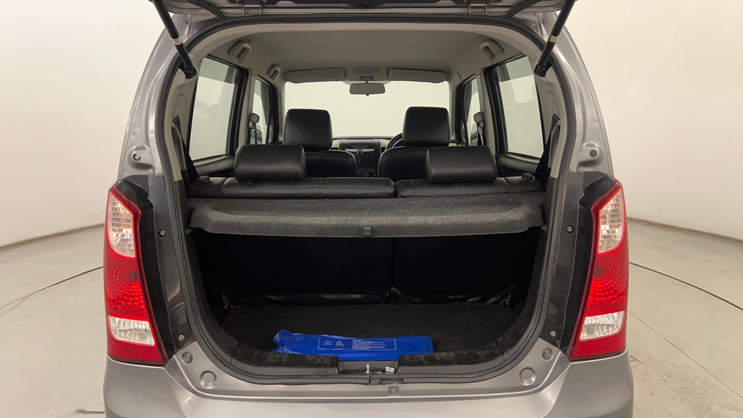 Used 2018 Maruti Suzuki Wagon R 1.0 VXI AMT Petrol Automatic interior DICKY INSIDE VIEW