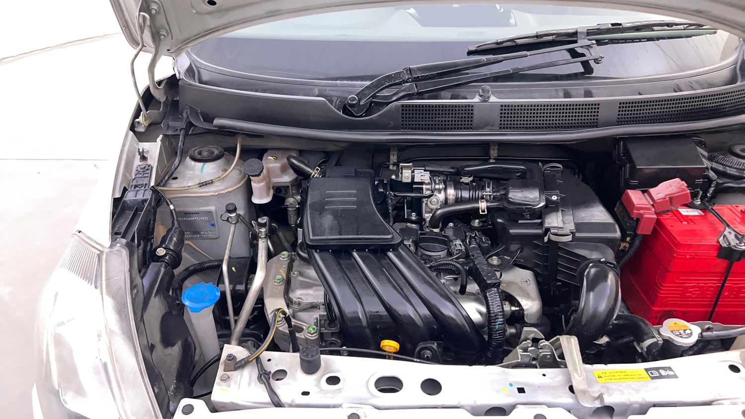 Used 2015 Datsun GO T Petrol Manual engine ENGINE RIGHT SIDE HINGE & APRON VIEW