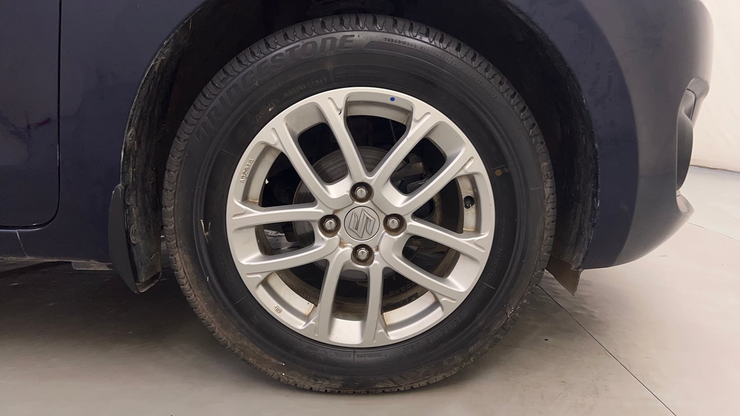 Used 2018 Maruti Suzuki Swift ZXi AMT Petrol Automatic tyres RIGHT FRONT TYRE RIM VIEW