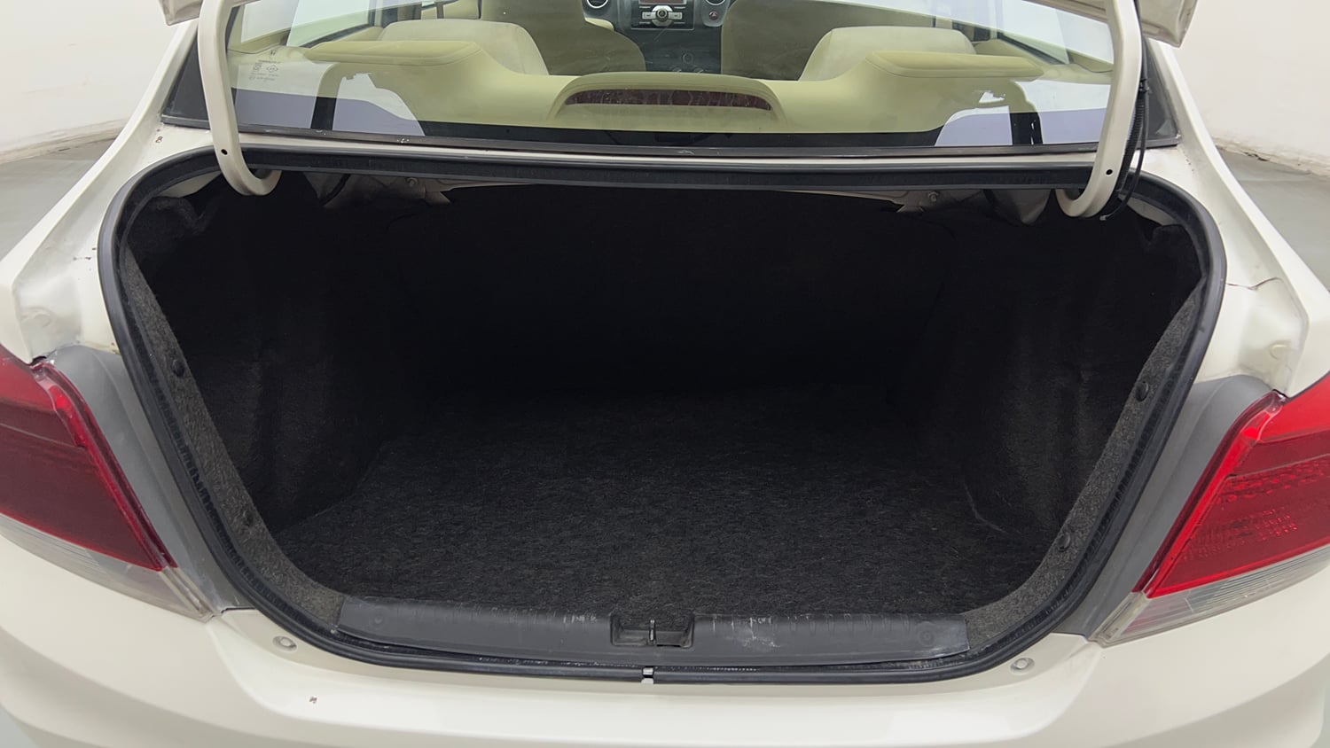 Used 2014 Honda Amaze 1.2 S i-VTEC Petrol Manual interior DICKY INSIDE VIEW