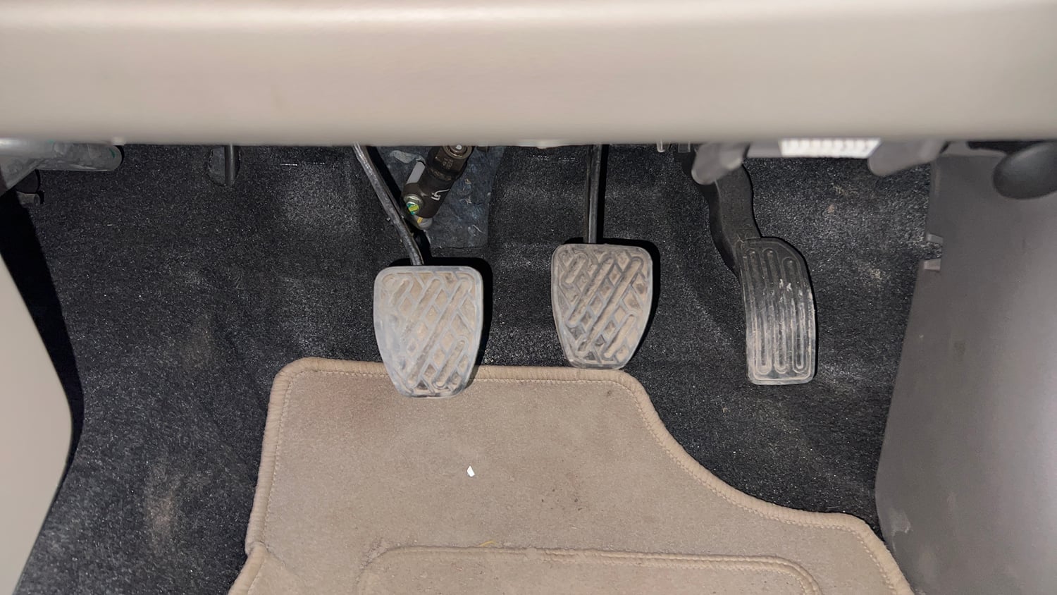Used 2015 Datsun GO T Petrol Manual interior PEDALS VIEW