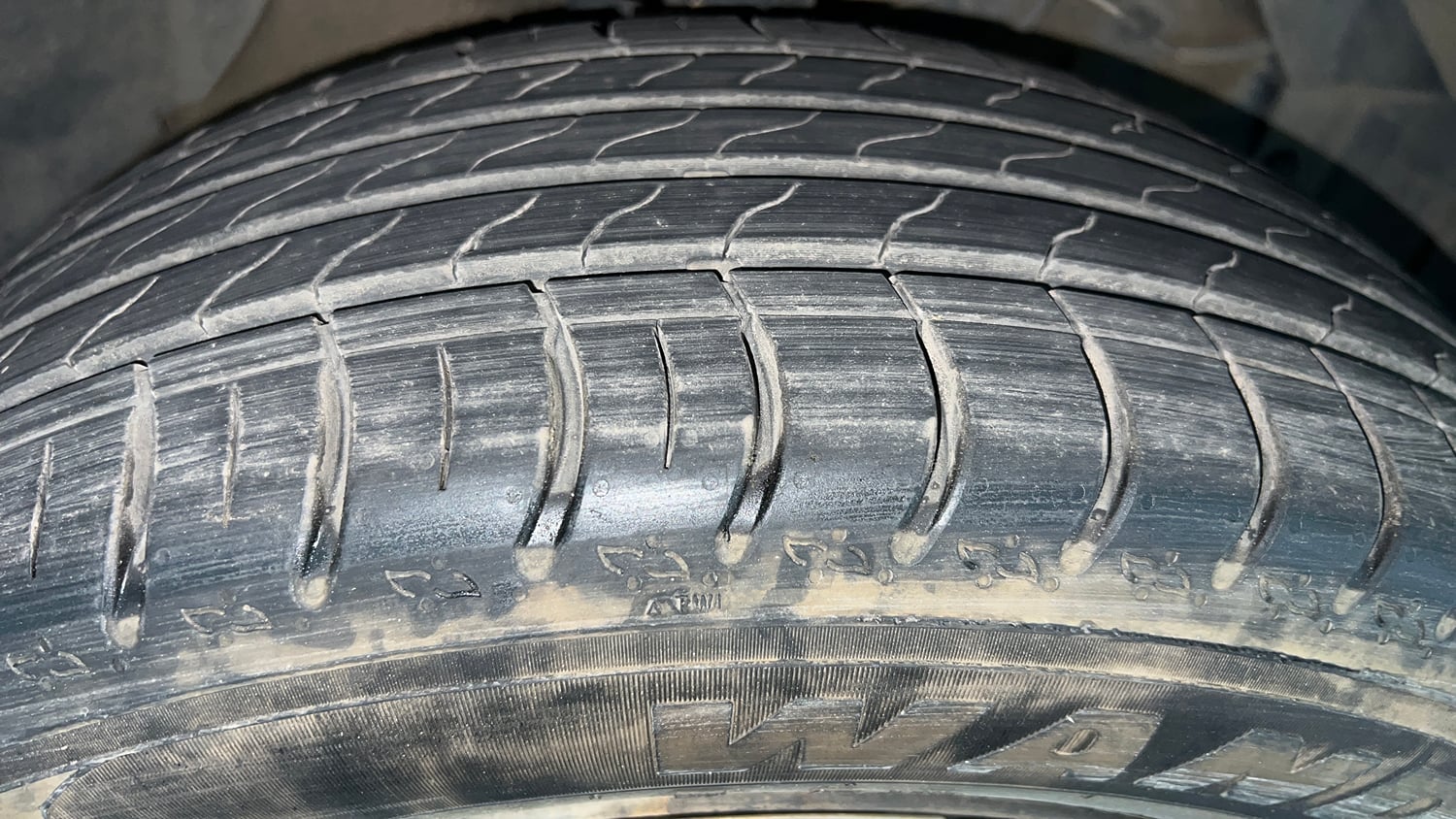 Used 2021 Toyota Urban Cruiser Mid Grade AT Petrol Automatic tyres RIGHT FRONT TYRE TREAD VIEW
