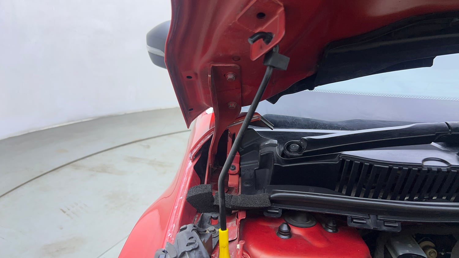 Used 2022 Tata Nexon XM Petrol Manual engine ENGINE RIGHT SIDE HINGE & APRON VIEW