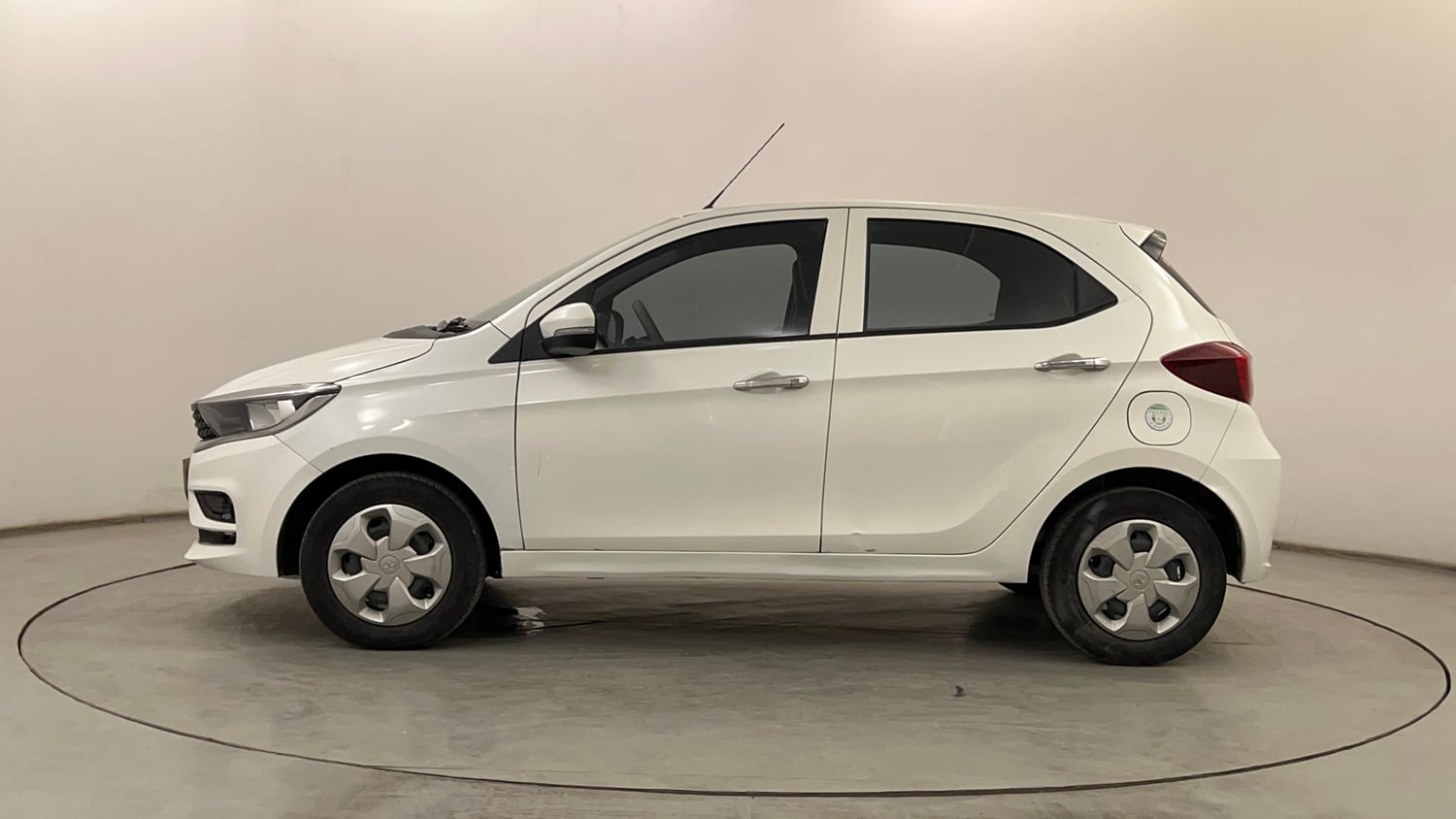 Used 2021 Tata Tiago XT Petrol Manual exterior LEFT SIDE VIEW