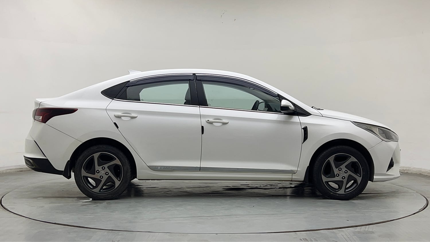 Used 2022 Hyundai Verna S Plus 1.5 VTVT Petrol Manual exterior RIGHT SIDE VIEW