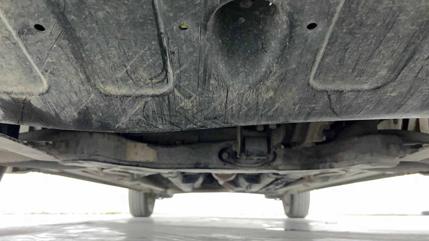 Used 2020 Hyundai Elite i20 Sportz Plus 1.2 Petrol Manual extra FRONT LEFT UNDERBODY VIEW