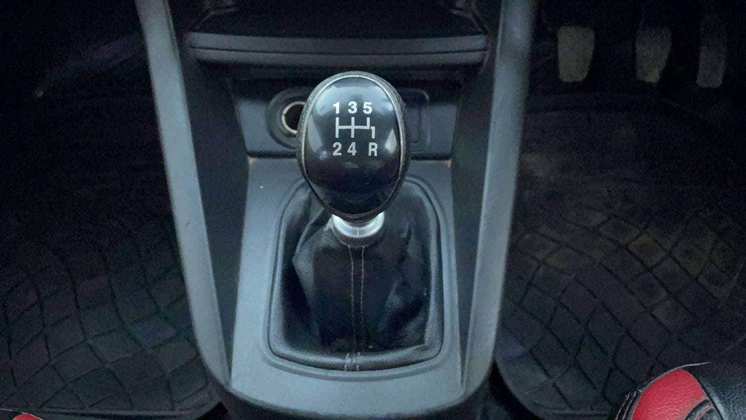 Used 2019 Ford Figo Aspire Titanium Plus 1.5 TDCi Diesel Manual interior GEAR  KNOB VIEW