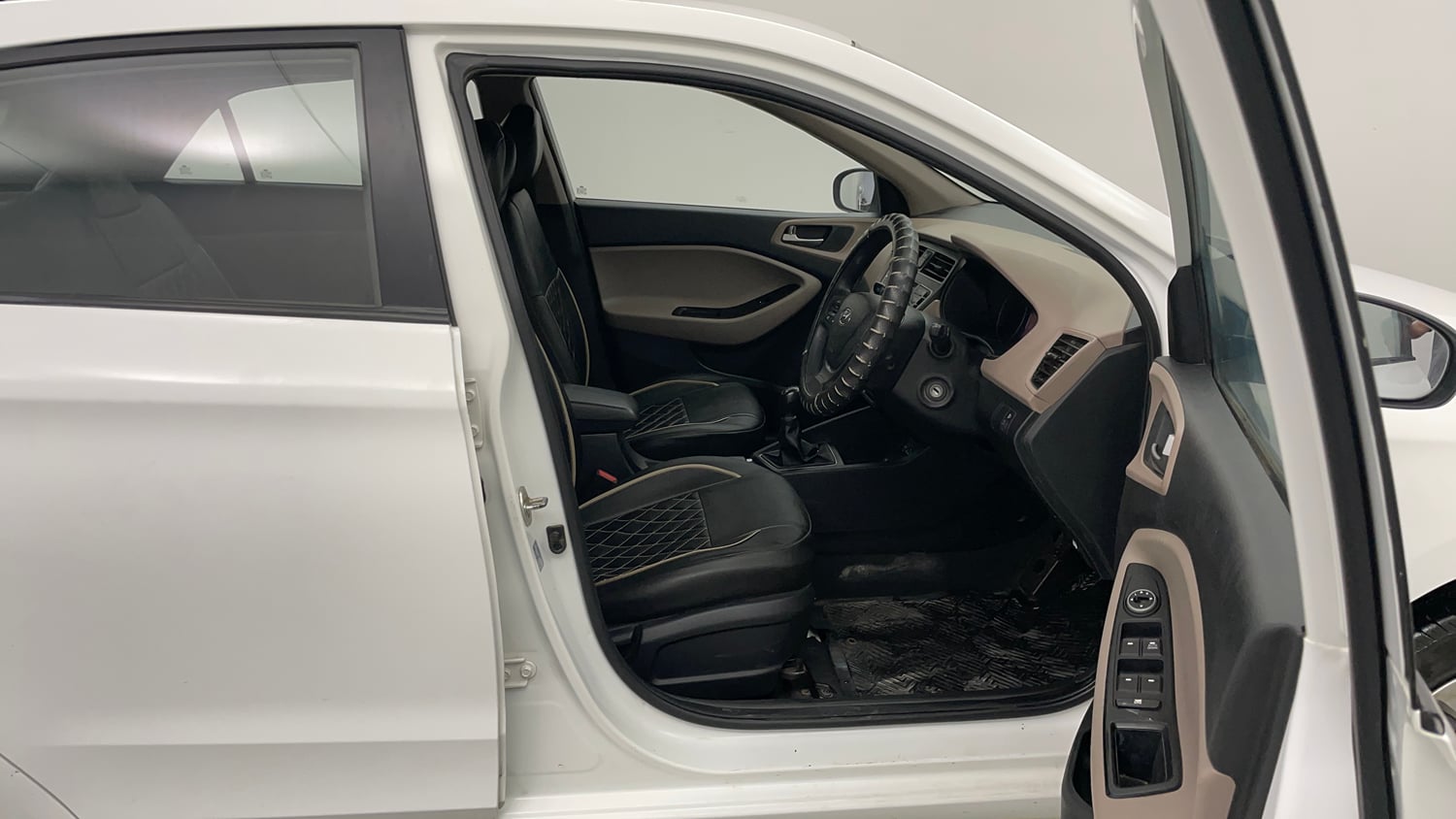 Used 2019 Hyundai Elite i20 Magna Plus 1.2 Petrol Manual interior RIGHT SIDE FRONT DOOR CABIN VIEW