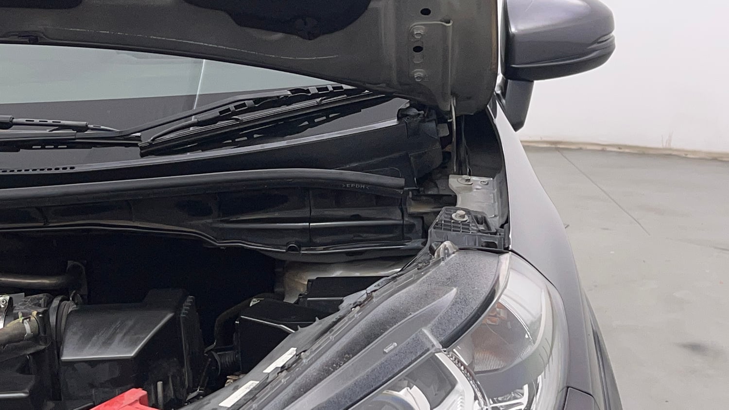 Used 2022 Honda WR-V VX MT Petrol Petrol Manual engine ENGINE LEFT SIDE HINGE & APRON VIEW