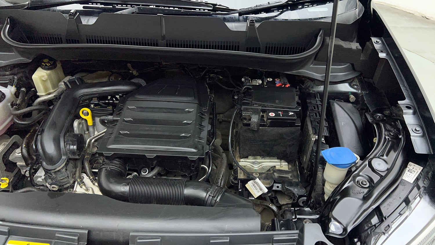 Used 2023 Volkswagen Taigun Highline 1.0 TSI MT Petrol Manual engine ENGINE LEFT SIDE VIEW