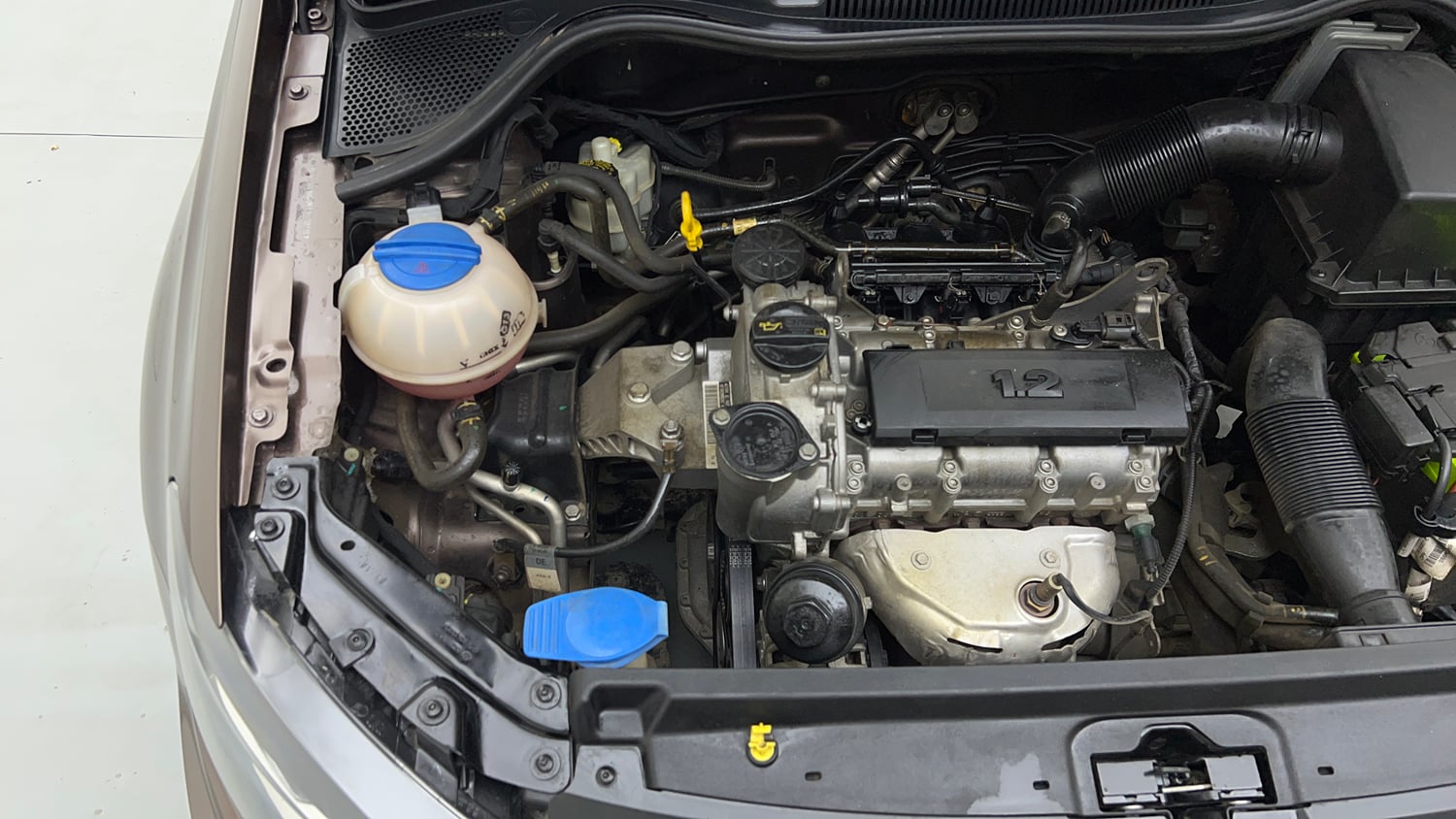 Used 2017 Volkswagen Ameo Highline1.2L (P) Petrol Manual engine ENGINE RIGHT SIDE VIEW