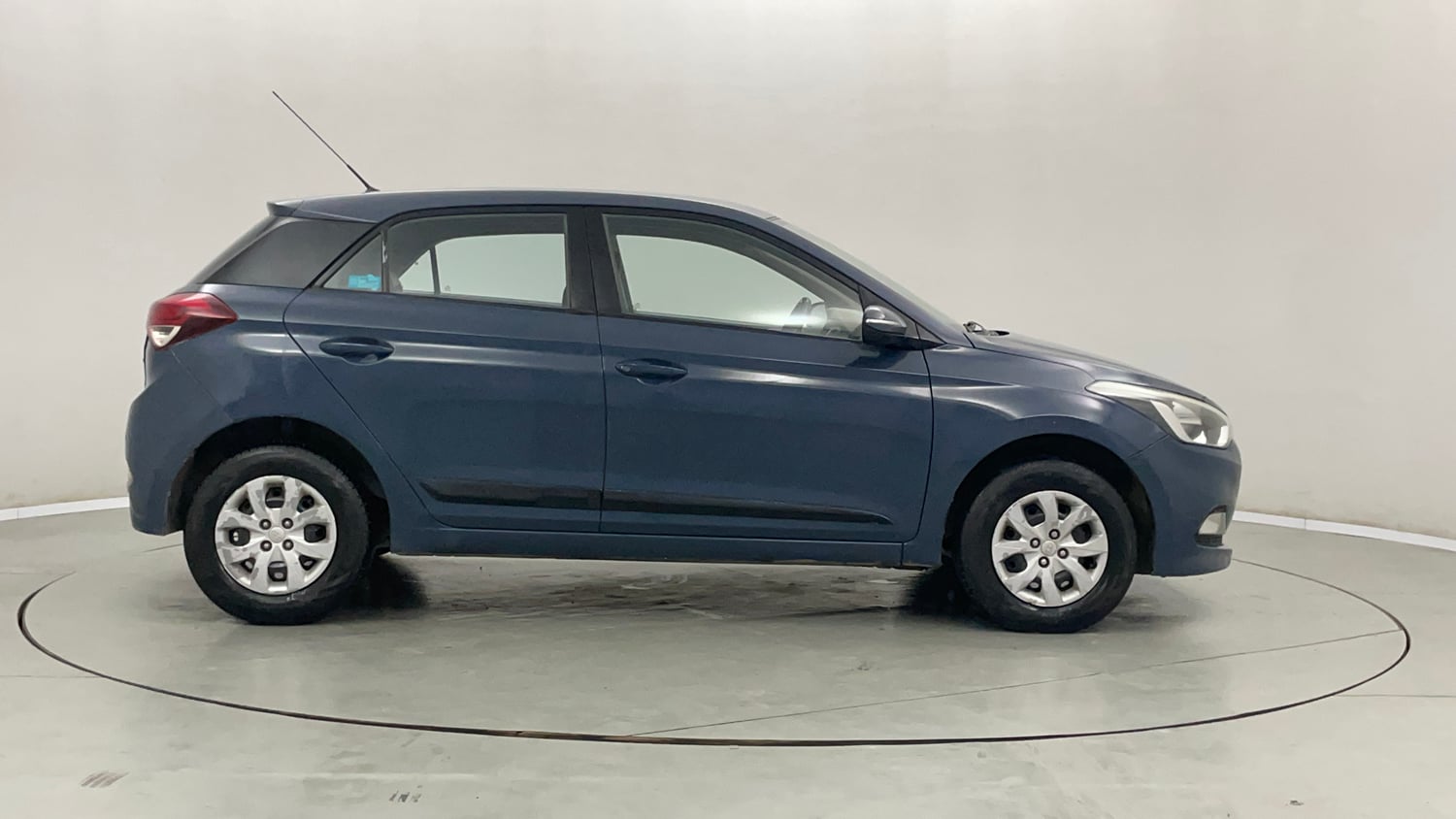 Used 2015 Hyundai Elite i20 Sportz 1.2 Petrol Manual exterior RIGHT SIDE VIEW