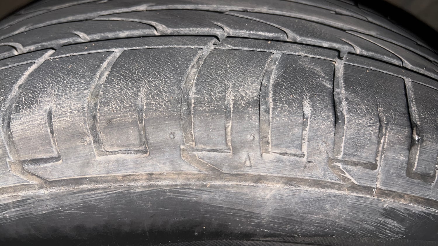 Used 2017 Hyundai Creta 1.6 SX Plus AT Petrol Petrol Automatic tyres RIGHT FRONT TYRE TREAD VIEW