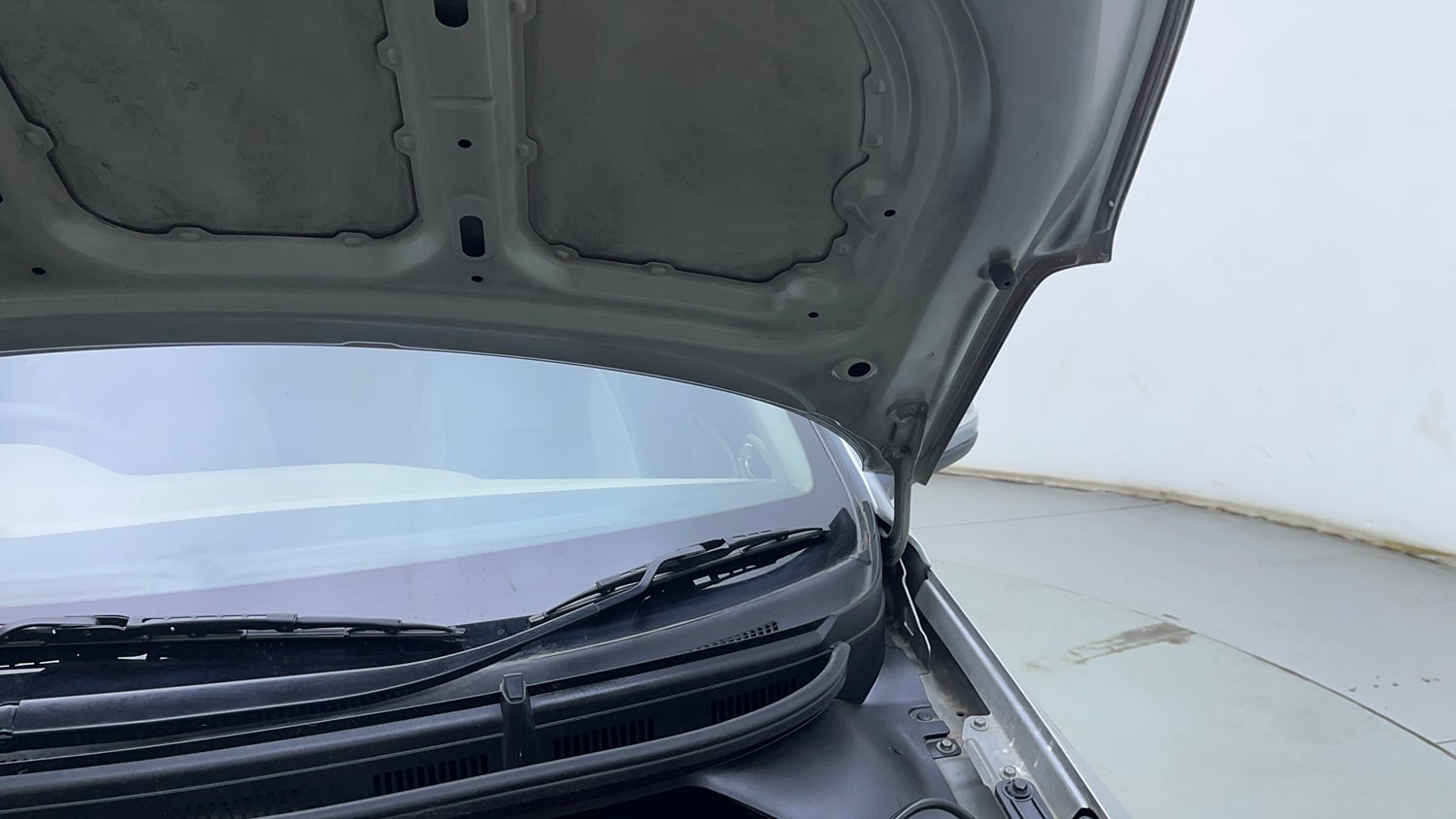 Used 2020 Hyundai Elite i20 Sportz Plus 1.2 Petrol Manual engine ENGINE LEFT SIDE HINGE & APRON VIEW