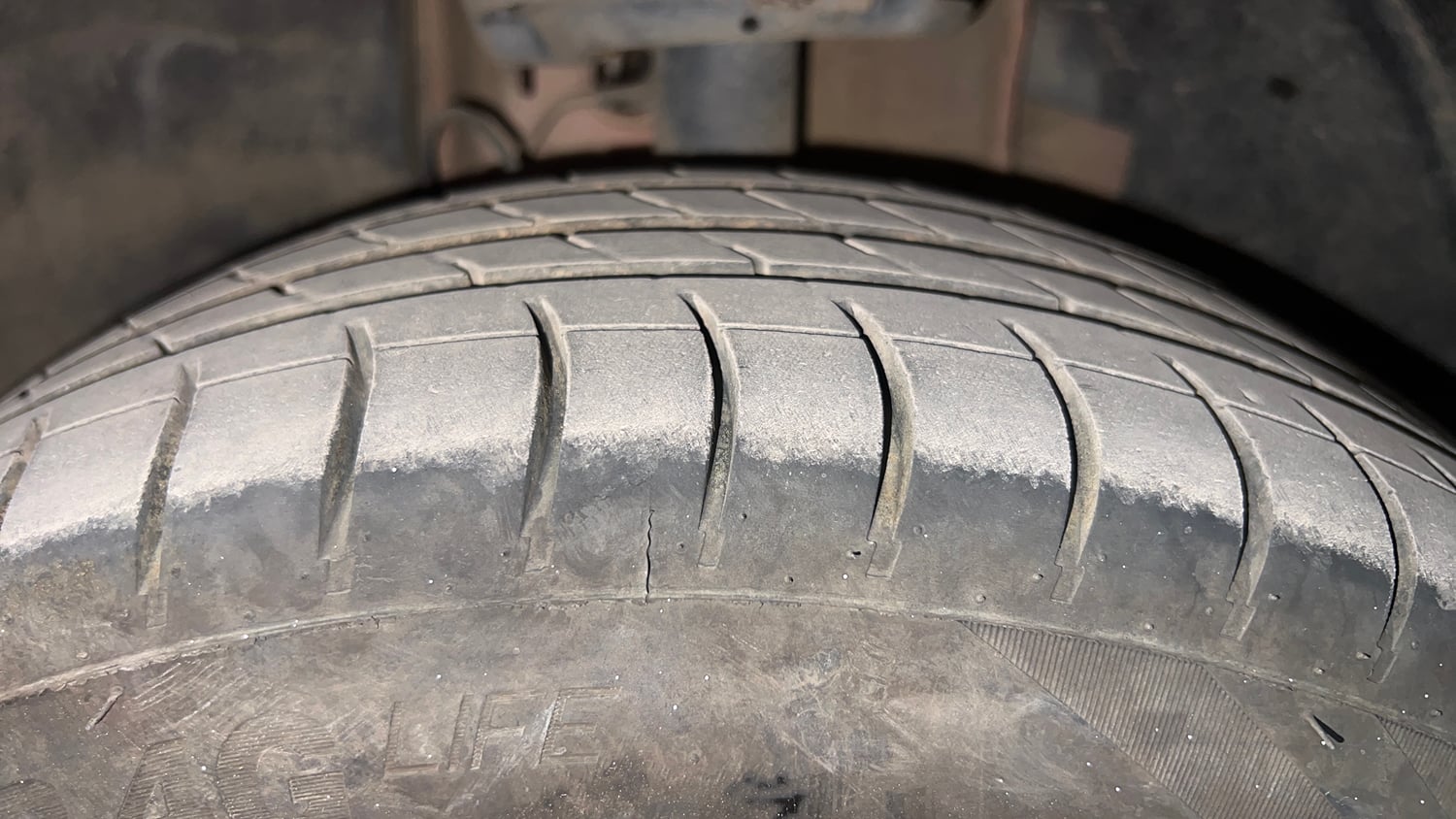 Used 2024 Tata Tiago XZA Plus iCNG Cng Automatic tyres LEFT FRONT TYRE TREAD VIEW