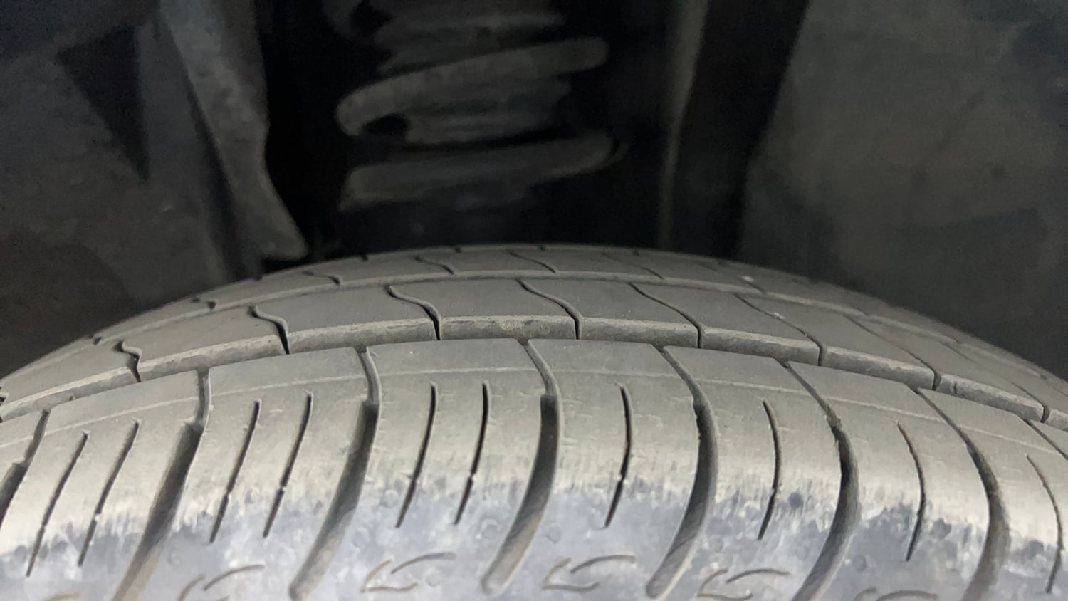 Used 2021 Renault Triber RXZ EASY-R AMT Petrol Automatic tyres RIGHT FRONT TYRE TREAD VIEW