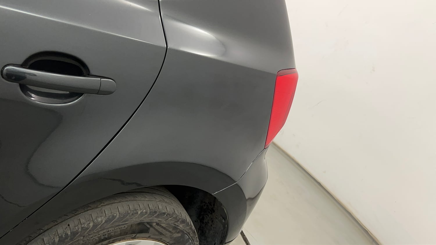 Used 2014 Volkswagen Polo Comfortline 1.2L (P) Petrol Manual dents MINOR SCRATCH