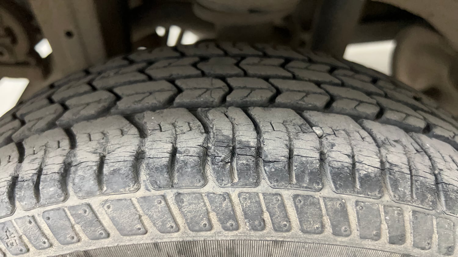 Used 2017 maruti-suzuki Alto K10 VXi (O) AMT Petrol Automatic tyres RIGHT REAR TYRE TREAD VIEW