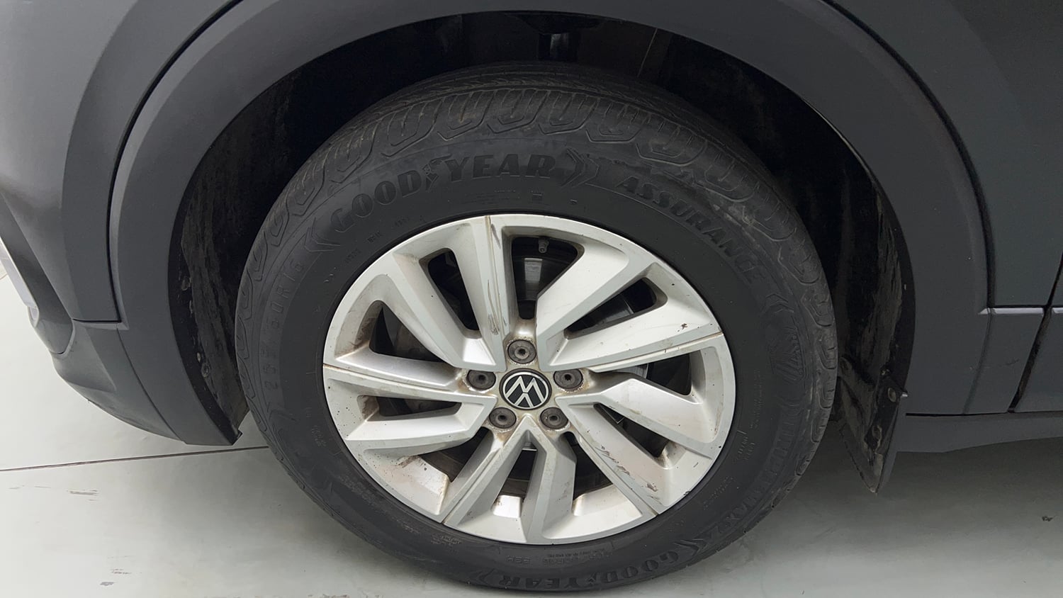 Used 2023 Volkswagen Taigun Highline 1.0 TSI MT Petrol Manual tyres LEFT FRONT TYRE RIM VIEW