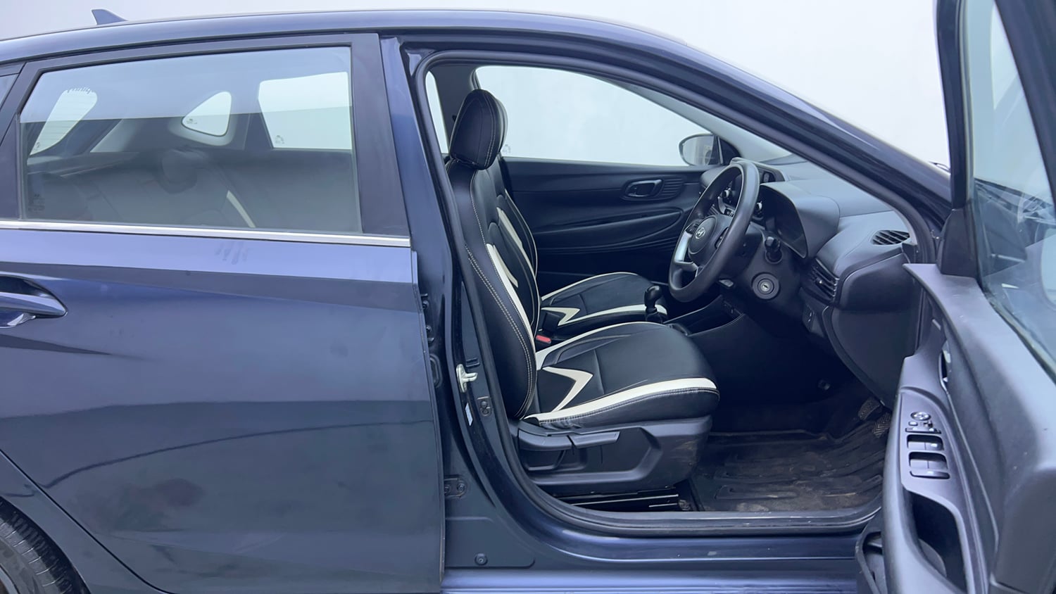 Used 2022 Hyundai i20 Sportz 1.2 MT Petrol Manual interior RIGHT SIDE FRONT DOOR CABIN VIEW