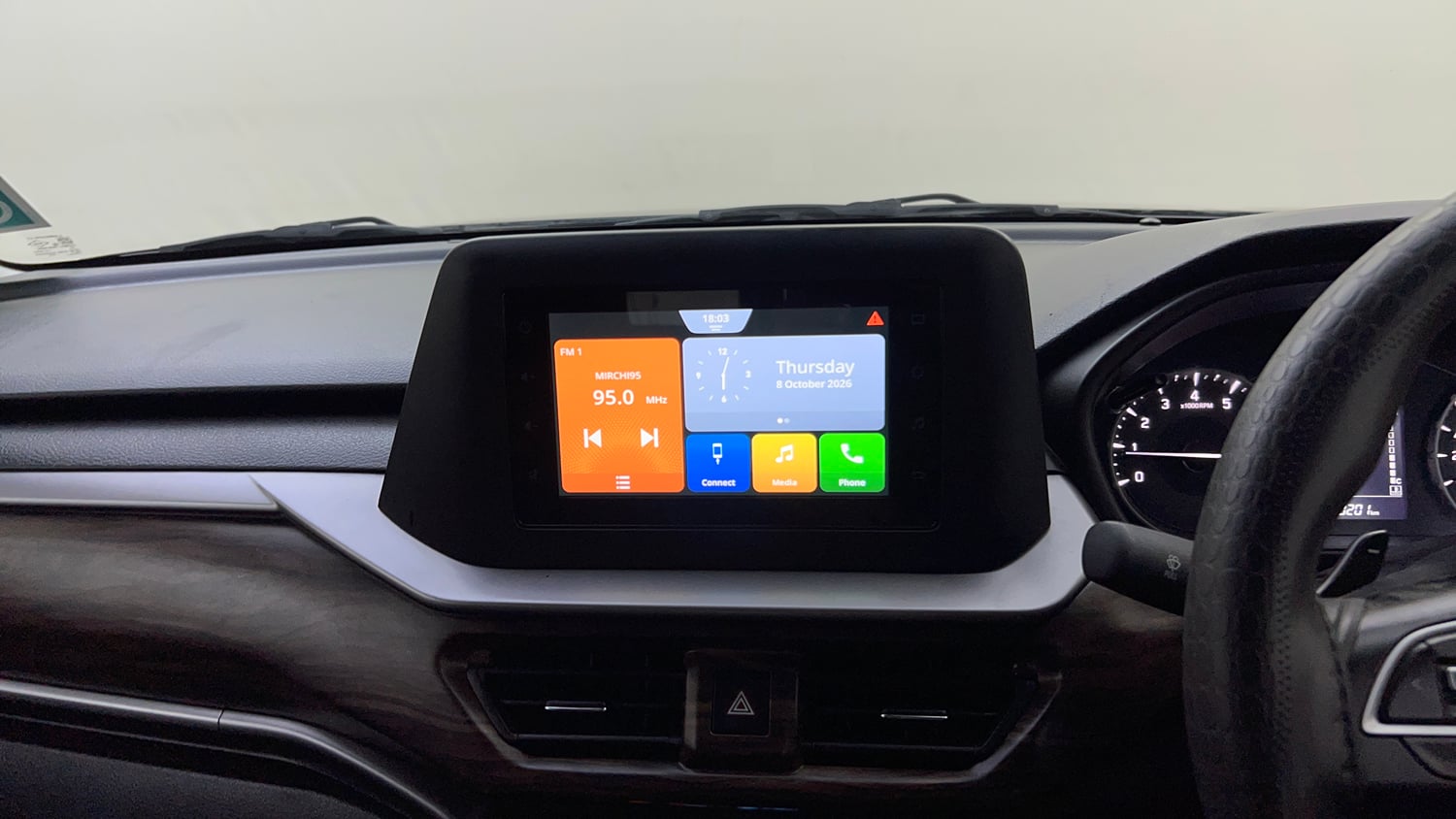 Used 2023 Maruti Suzuki Brezza Vxi AT Petrol Automatic top_features Touch screen infotainment system