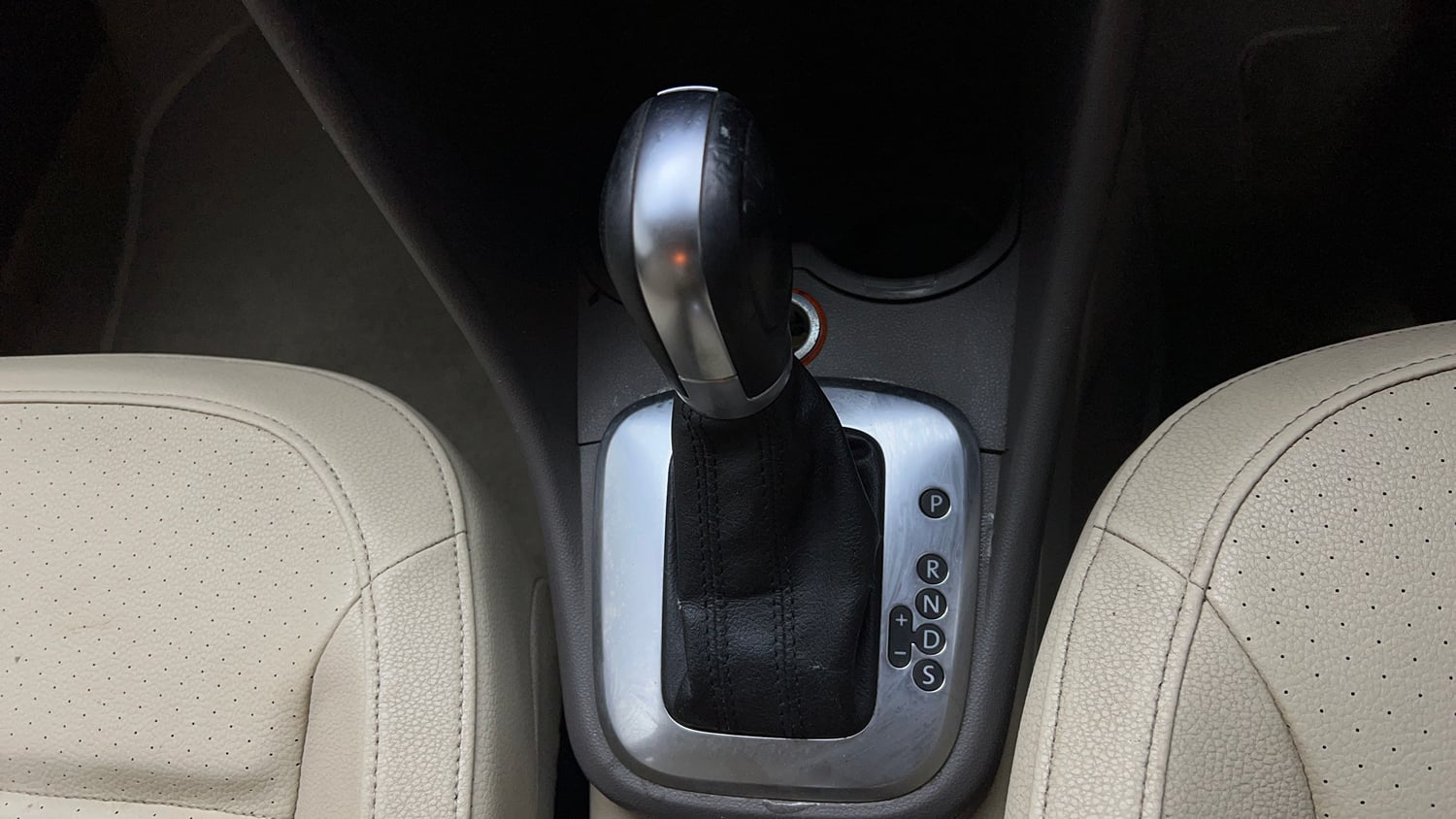 Used 2013 Volkswagen Vento Highline Petrol AT Petrol Automatic interior GEAR  KNOB VIEW