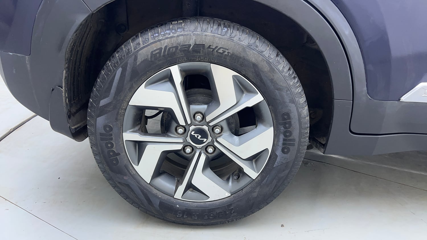 Used 2023 Kia Sonet HTK Plus 1.2 Petrol Manual tyres RIGHT REAR TYRE RIM VIEW