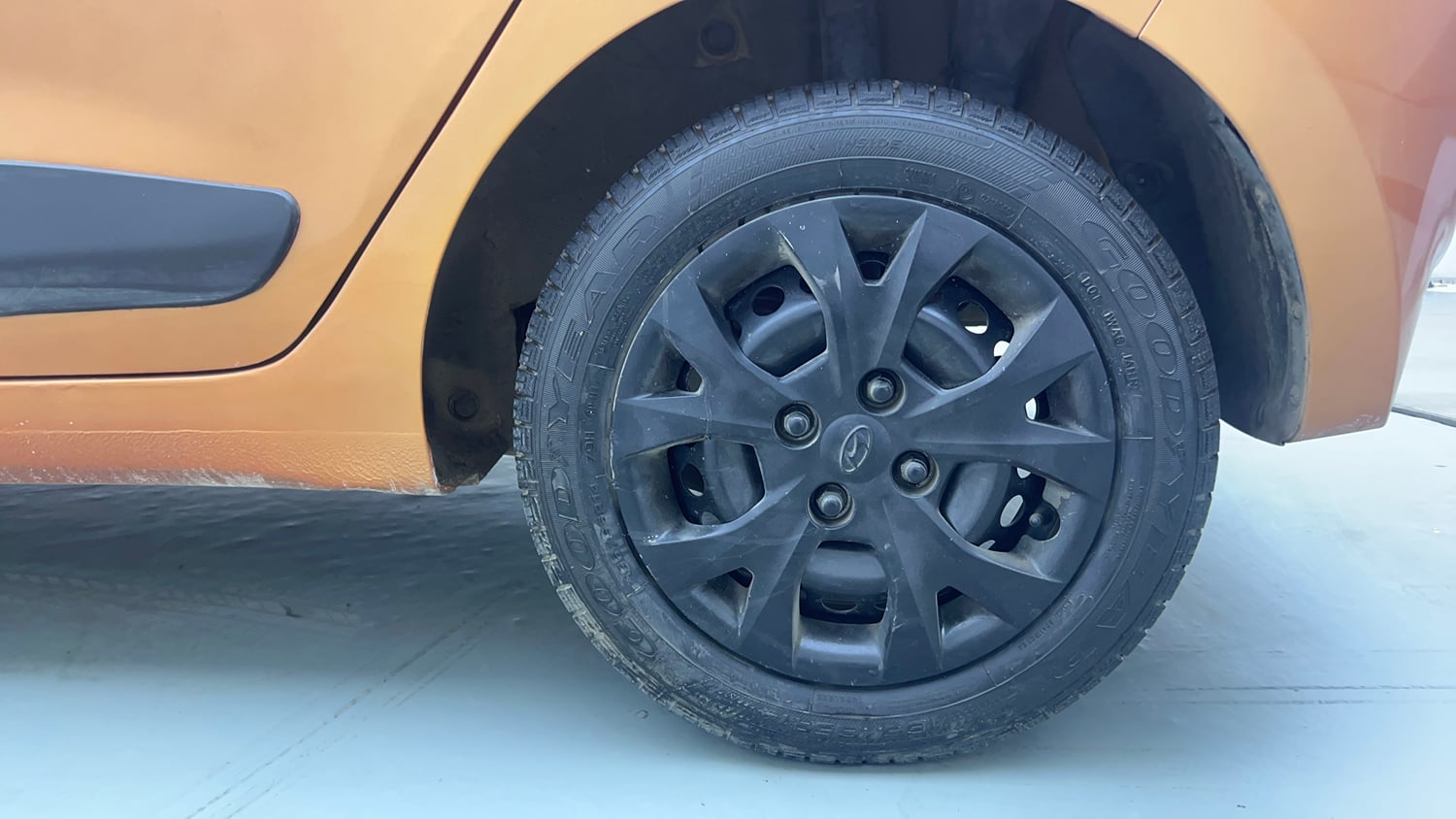 Used 2016 Hyundai Grand i10 Magna AT 1.2 Kappa VTVT Petrol Automatic tyres LEFT REAR TYRE RIM VIEW