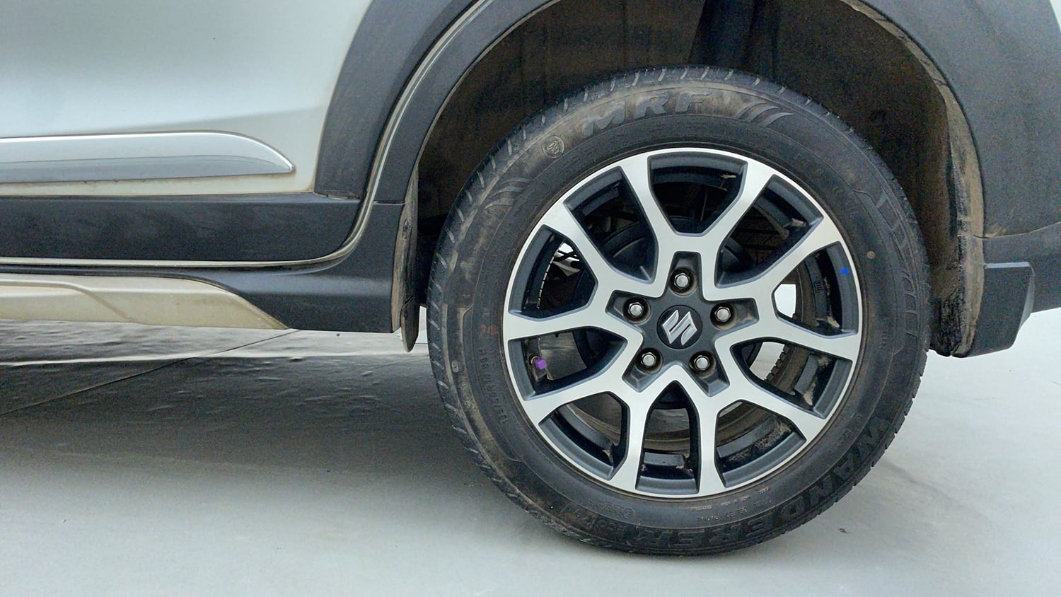Used 2022 Maruti Suzuki XL6 Alpha Plus AT Petrol Petrol Automatic tyres LEFT REAR TYRE RIM VIEW