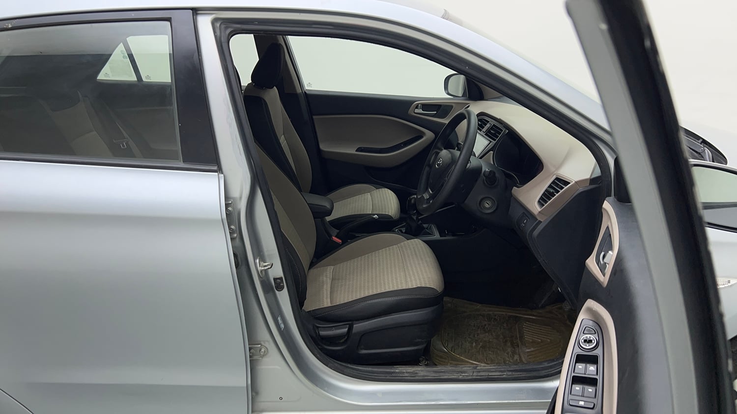 Used 2019 Hyundai Elite i20 Magna Executive 1.2 Petrol Manual interior RIGHT SIDE FRONT DOOR CABIN VIEW