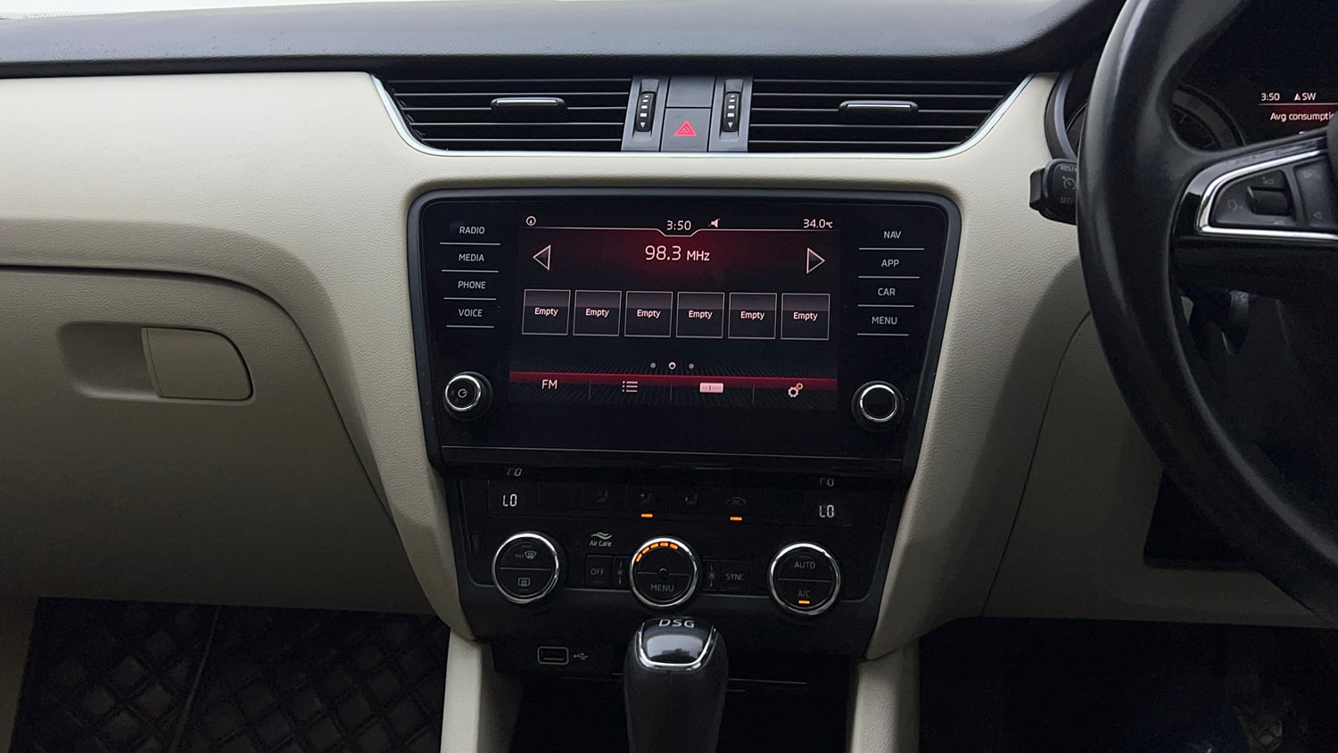 Used 2018 Skoda Octavia 1.8 TSI L&K Petrol Automatic interior MUSIC SYSTEM & AC CONTROL VIEW