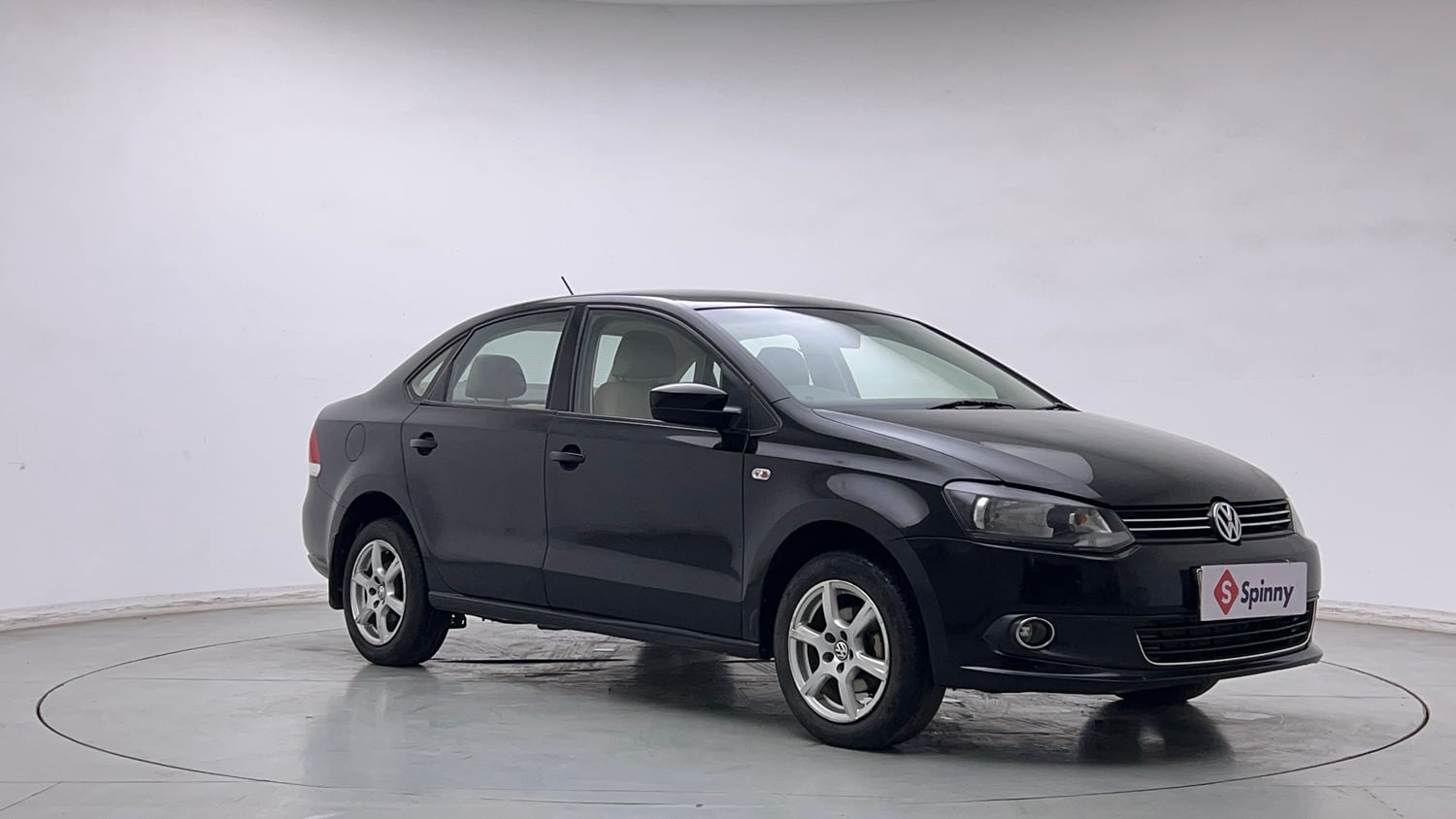 Used 2013 Volkswagen Vento Highline Petrol AT Petrol Automatic exterior RIGHT FRONT CORNER VIEW