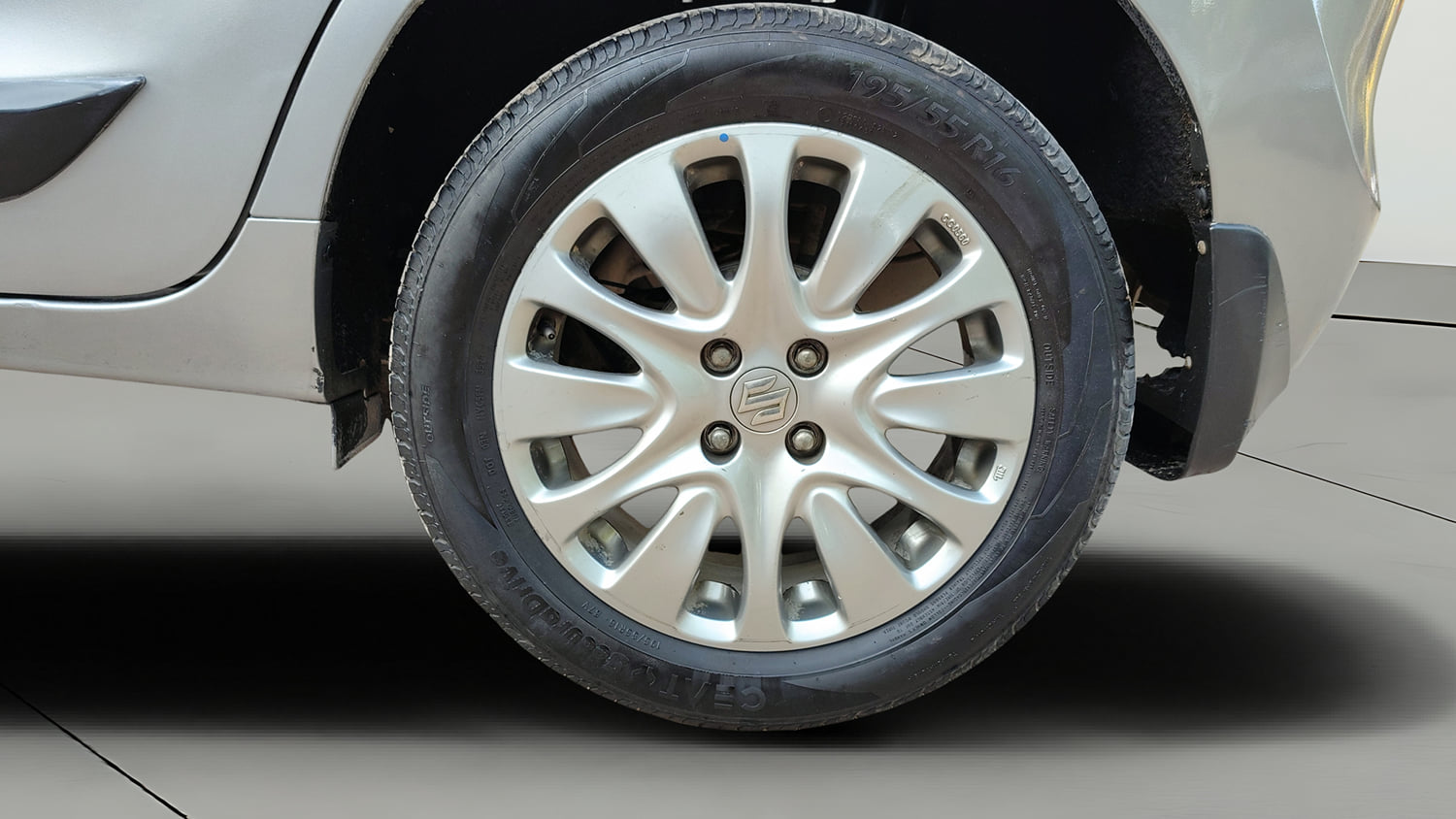Used 2017 Maruti Suzuki Baleno Zeta 1.2 Petrol Manual tyres LEFT REAR TYRE RIM VIEW