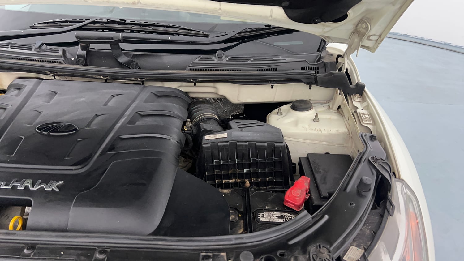 Used 2018 Mahindra XUV500 W9 Diesel Manual engine ENGINE LEFT SIDE HINGE & APRON VIEW
