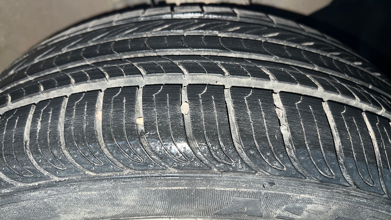 Used 2019 Hyundai Elite i20 Magna Executive 1.2 Petrol Manual tyres RIGHT FRONT TYRE TREAD VIEW
