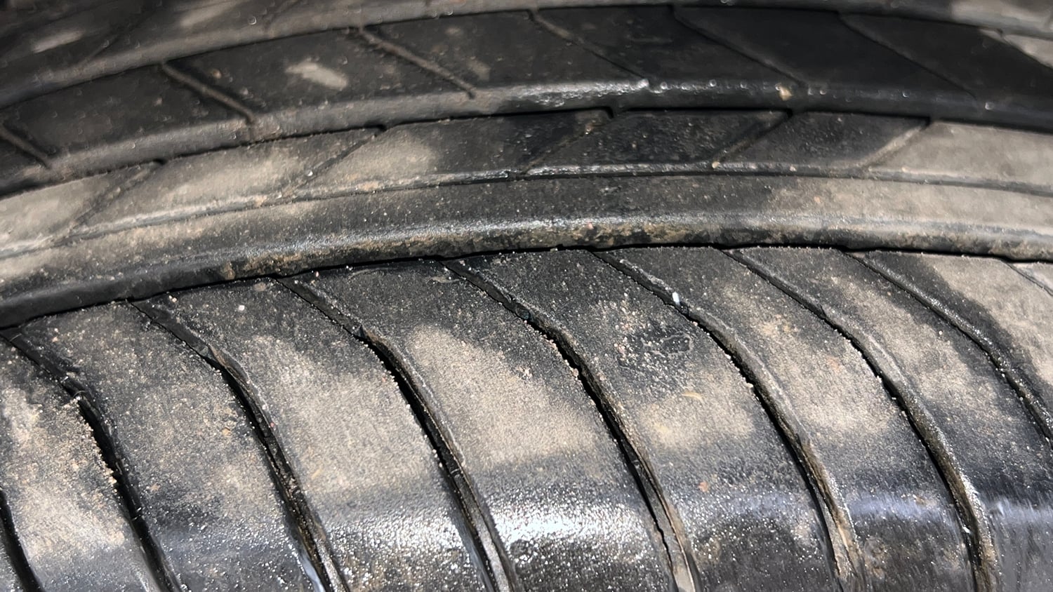 Used 2026 Skoda Kylaq Prestige+ 1.0 TSI MT Petrol Manual tyres LEFT FRONT TYRE TREAD VIEW