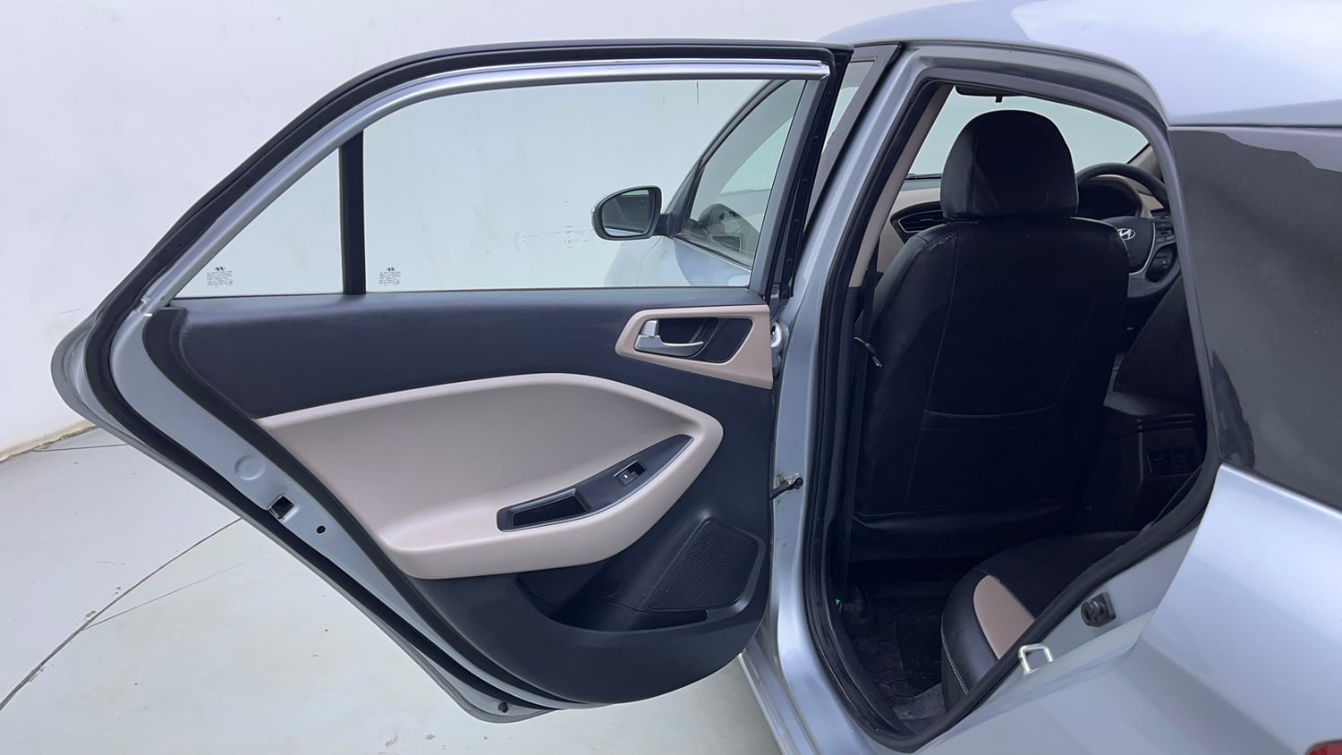 Used 2020 Hyundai Elite i20 Sportz Plus 1.2 Petrol Manual interior LEFT REAR DOOR OPEN VIEW