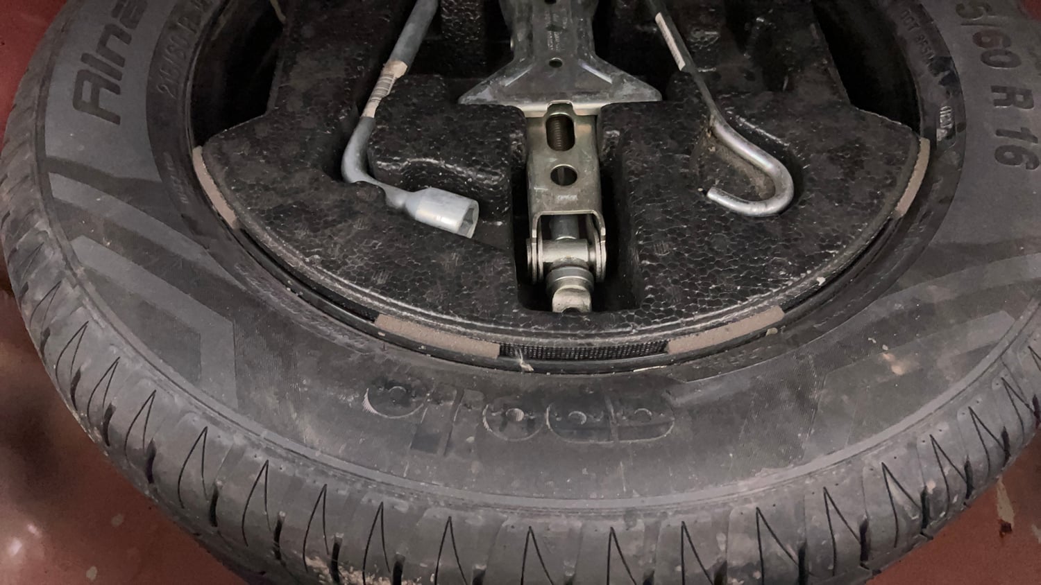 Used 2020 maruti-suzuki Vitara Brezza ZXi Plus Petrol Manual tyres SPARE TYRE VIEW