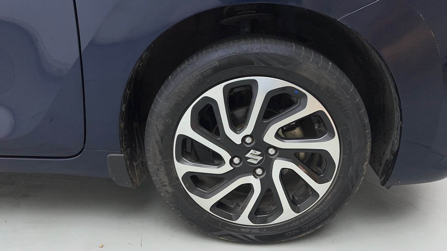 Used 2024 Maruti Suzuki Baleno Alpha AGS Petrol Automatic tyres RIGHT FRONT TYRE RIM VIEW