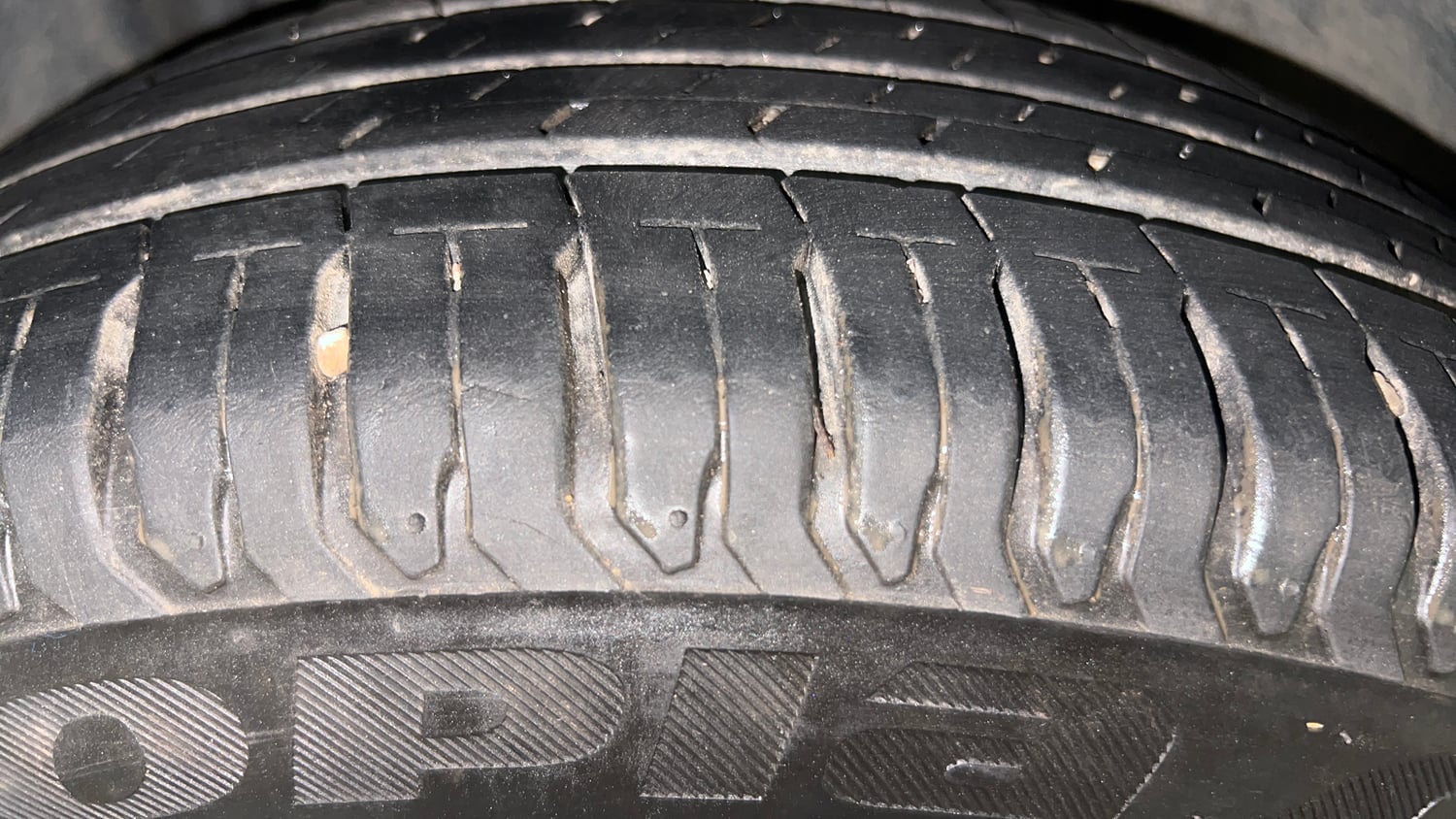 Used 2018 Maruti Suzuki Swift ZXi AMT Petrol Automatic tyres RIGHT REAR TYRE TREAD VIEW