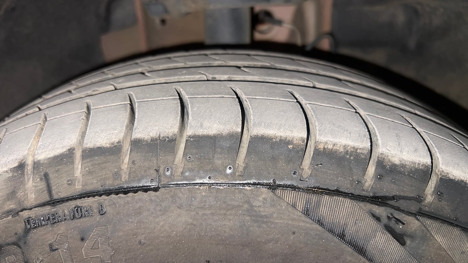 Used 2024 Tata Tiago XZA Plus iCNG Cng Automatic tyres RIGHT FRONT TYRE TREAD VIEW