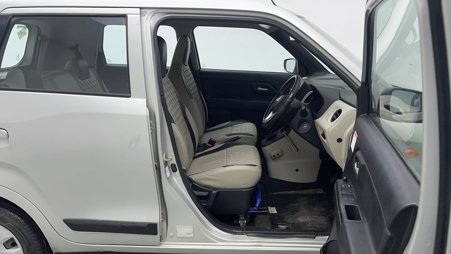 Used 2022 Maruti Suzuki Wagon R VXI 1.0 CNG Cng Manual interior RIGHT SIDE FRONT DOOR CABIN VIEW