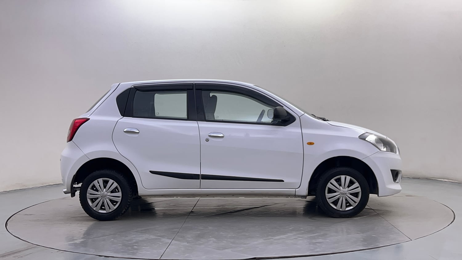 Used 2015 Datsun GO T Petrol Manual exterior RIGHT SIDE VIEW