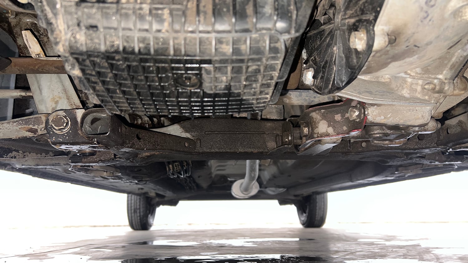 Used 2018 Renault Kwid 1.0 RXT Petrol Manual extra FRONT LEFT UNDERBODY VIEW