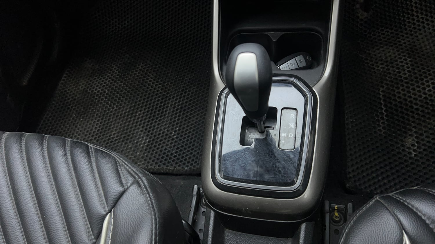 Used 2019 Maruti Suzuki Ignis Zeta 1.2 AMT Petrol Automatic interior GEAR  KNOB VIEW
