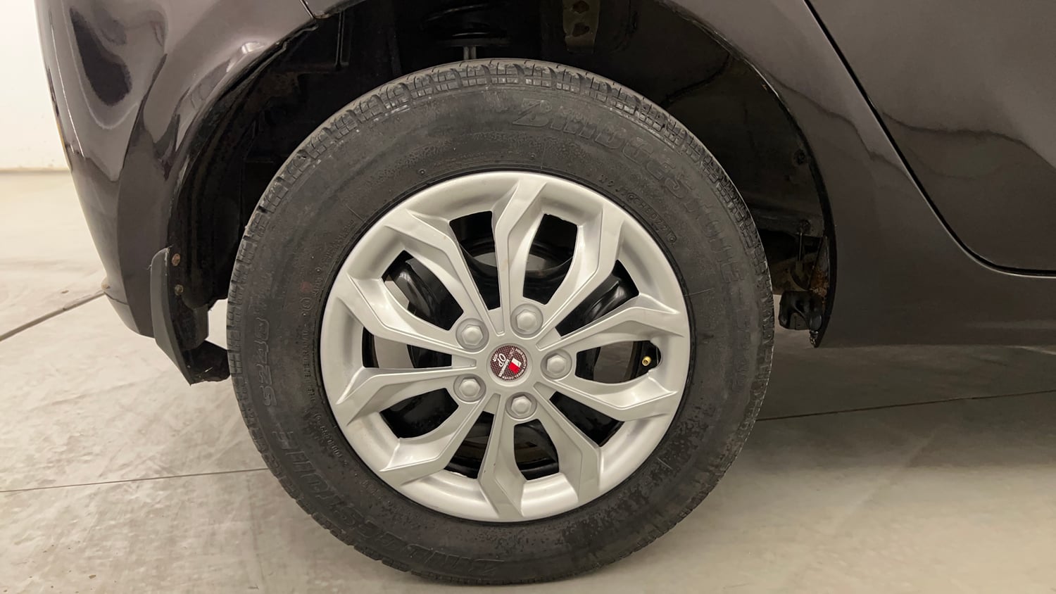 Used 2023 Tata Tiago XZ Plus CNG Cng Manual tyres RIGHT REAR TYRE RIM VIEW